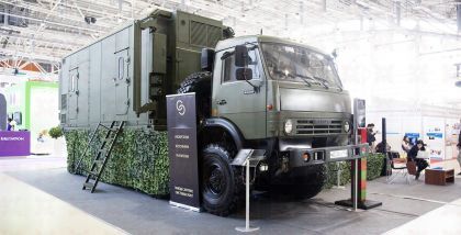 «ИНТЕРПОЛИТЕХ-2017» го защита от огнестрельного оружия соответствует 3,5/4 классу и требованиям государственных стандартов. Специальные броневые пластины, размещенные на полу, надежно защищают бойцов от взрывов оборонительных гранат Ф-1, имеющих разлет ос
