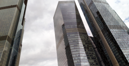Security-Center. Границы реального мира. Москва-Сити Бизнес-центр. Эти горы представлялись мне вместилищем зла — хребтами безумия, дальние склоны которых обрывались, уходя в пропасть, за которой ничего не было. Полупрозрачная дымка облаков, окутывающая ве