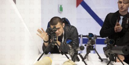 сбор, закупка различных металлических предметов (гаек, болтов, частей шариковых и роликовых подшипников и т.п.); появление лиц, в поведении которых усматривается изучение обстановки, повышенный и при этом слабомотивированный интерес к определенным аспекта