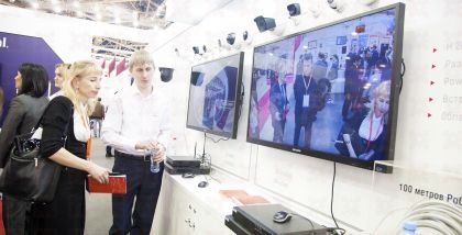 Hikvision Скорость электронного затвора	от 1с до 1/30 000с