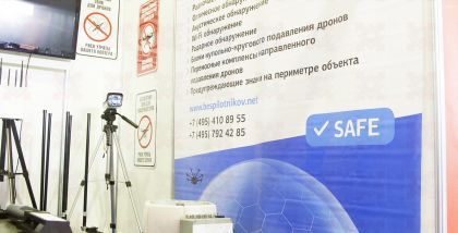 СТОПДРОН-ГОРИЗОНТ Радар «СТОПДРОН-ГОРИЗОНТ» выполняет функцию раннего обнаружения беспилотников за пределами объекта на больших дистанциях, а также позволяет распознавать дроны со слабовыраженными разведпризнаками: следующие автономно по полётному заданию