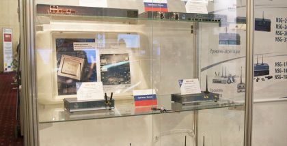 Офисный маршрутизатор, шлюз VPN 3 маршрутизируемых порта Gigabit Ethernet, в т.ч.: Встроенный коммутатор 4×GbE 2 выделенных порта GbE fiber/copper LTE/3G 2×SIM Wi-Fi VPN Web-интерфейсNetwork_System_Group на «ТБ Форум 2018». Фотоотчет о выставке.