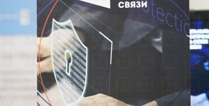 собирать информацию из всевозможных источников, хранить петабайты данных и искать в них нужные события за секунды. Кон Цертеза