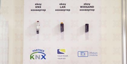 ekey Сетевые версии ekey состоят из одного или нескольких сканеров отпечатков пальца, которые могут быть как навесными (wall mounted), так и встраиваемыми (integra).