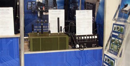 Эффективность действия свыше указанных параметров зависит от месторасположения, условий окружающей среды и мощности перекрываемого сигнала. Носимые блокираторы просты в использовании и не требуют дополнительной настройки перед началом эксплуатации.