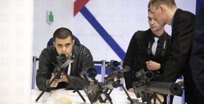 Типичные признаки подготовки к проведению террористических актов: видео- и фотосъемка объекта; наблюдение (в т.ч. с применением технических средств - биноклей, телескопов); составление схем объекта и путей подхода к нему; попытка получения данных о систем