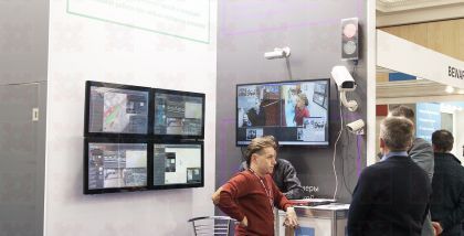 Корпус: CQFP-240, планарный металло-керамический 4 типа по ГОСТ 17467-88  размер корпуса с выводной рамкой: 75,6х75,6х3,4 мм.  размер корпуса после формовки: 40,2х40,2 мм.  размер керамического основания корпуса: 34,05х34,05 ммАО НПЦ «ЭЛВИС» на «ТБ Форум