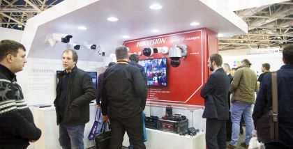 Hikvision поддерживает и сильнейшие отраслевые события рынка. Генеральное партнерство выставки Securika Moscow в этом году явилось тому подтверждением, как и участие в деловой программе данного мероприятия.