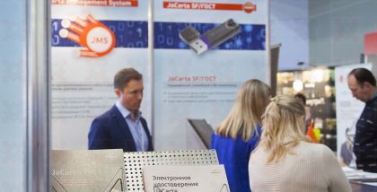 В принципе Secure OS и приложения, запущенные в ней, могут скрытно выполнять шпионские функции, в том числе по команде из 