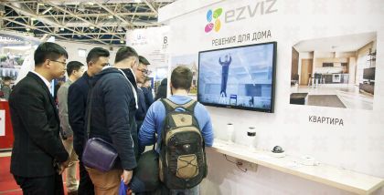 EZVIZ Wi-Fi или провод Ethernet Ночная съёмка до 10 метров Двусторонняя аудиосвязь