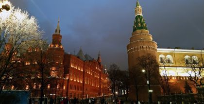 Москва Новогодняя - Государственный исторический музей и Угловая арсенальная башня Кремля