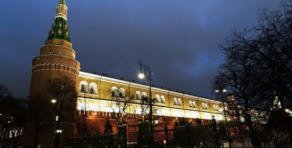 Москва Новогодняя - Угловая арсенальная башня Кремля и Ворота с решётками Александровского сада