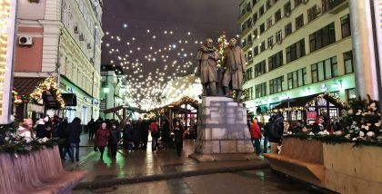 Москва Новогодняя ночь 2018 - Ярмарка в Камергерском переулке Памятник Станиславкому и Немировичу-Данченко