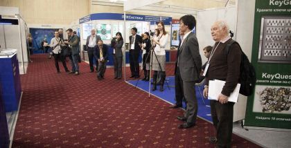 Форум посещают конечные заказчики, которым можно напрямую без посредников объяснить, что собой представляют наши решения.