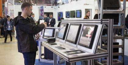 Плоскопанельный вычислитель ППВ-811 представляет собой полнофункциональную ЭВМ в моноблочном исполнении с диагональю экрана 8,4 дюйма (21,3 см). ООО «НПО «ПУСК»