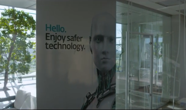 ESET и кибербезопасность в APAC. Вот уже более трех десятилетий ESET помогает компаниям и людям защищать свои цифровые миры. Сегодня мы являемся глобальным брендом с более чем 110 миллионами пользователей по всему миру. Главный технический директор Юрай Мальчо дает краткое представление о ESET и о том, что мы делаем.