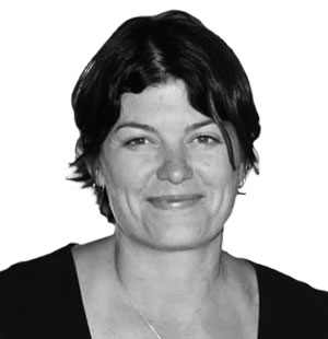 Андреа Джонстон (Andrea Johnston), Директор по доходам (Chief Revenue Officer)